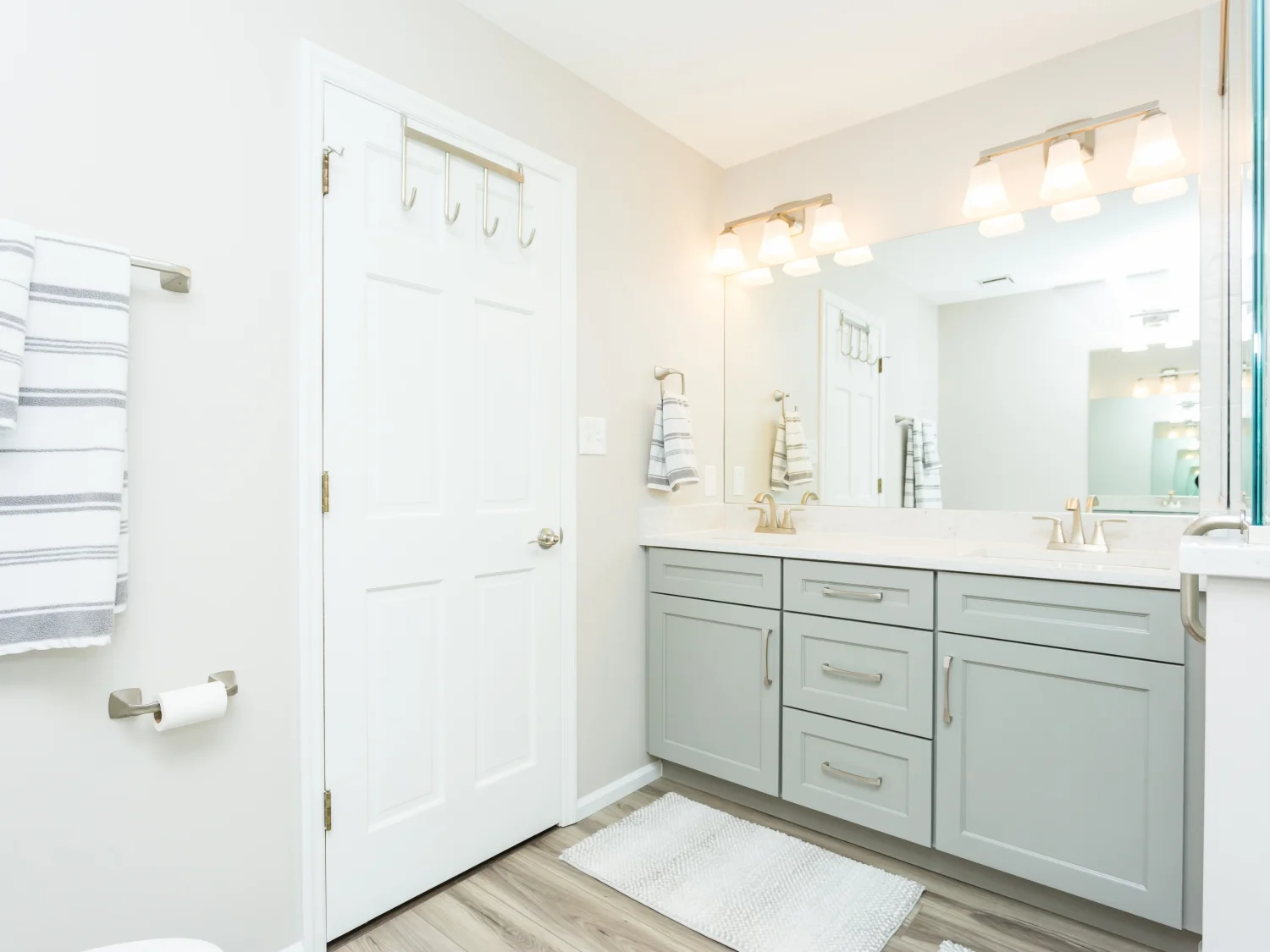 Bathroom remodeling with modern design