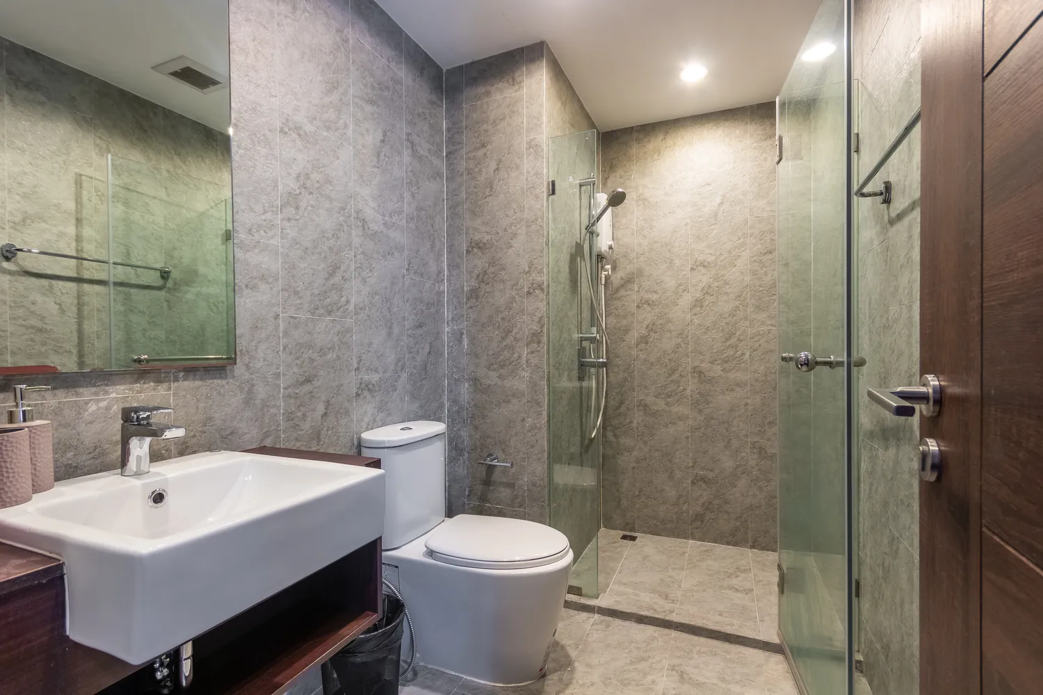 Bathroom remodeling by experienced home improvement experts